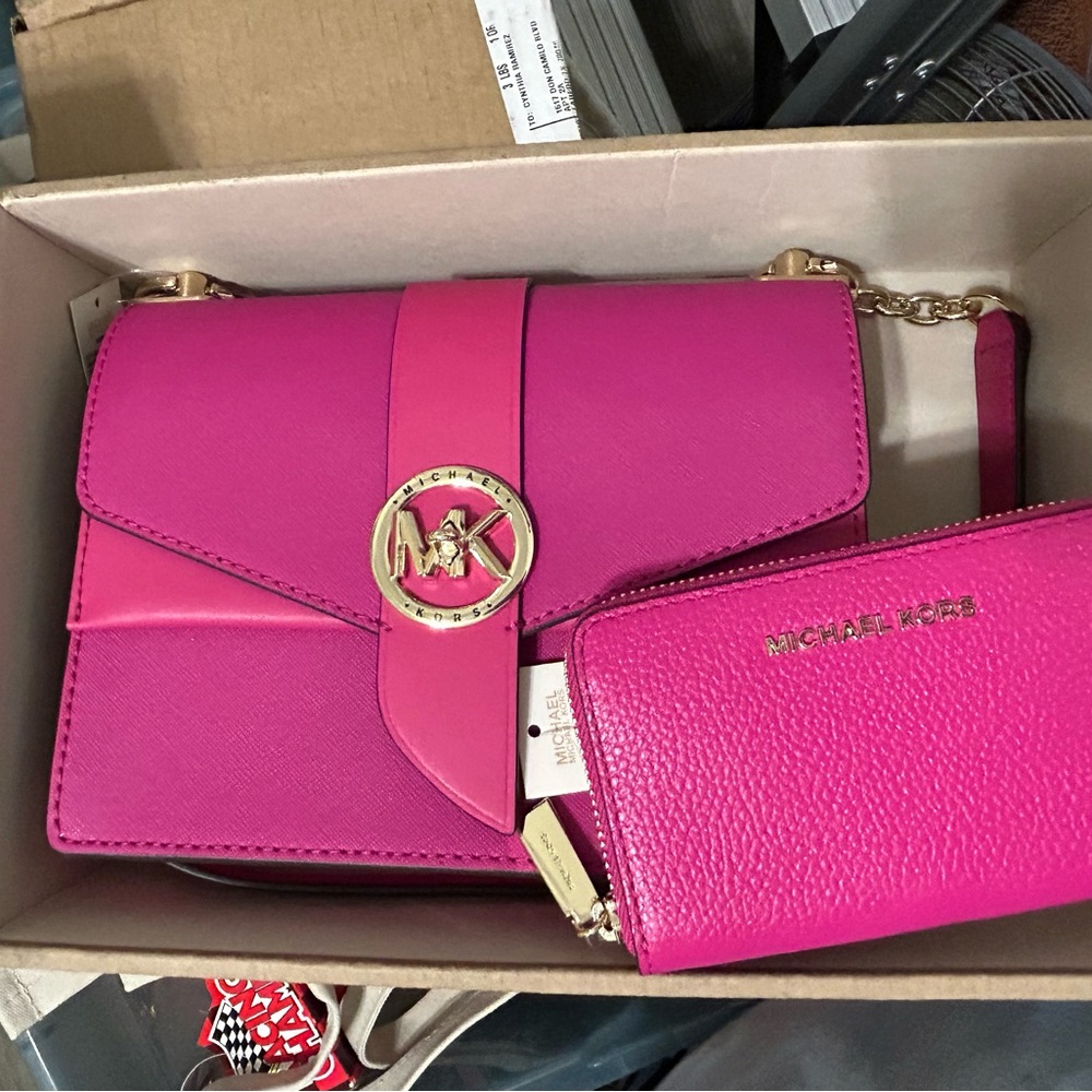 NWT Michael Kors Greenwich & Matching Card Holder